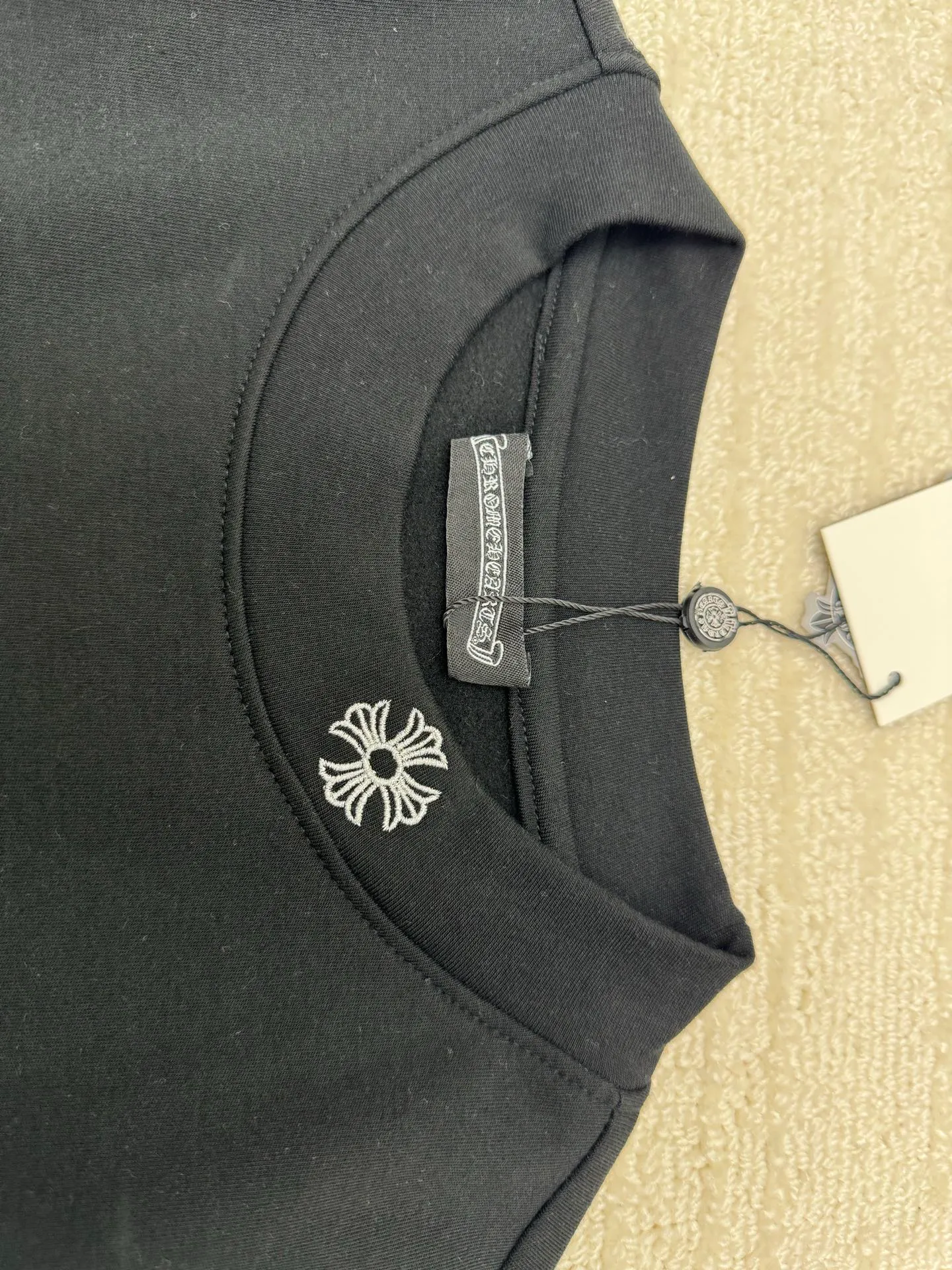 P310 Chrome Hearts high-neck velvet long-sleeved bottoming shirt. The fabric is soft. Made of imported high-density double-sided stretch cotton fabric. Same style for men and women. Full details. Original pattern. Size: S M L XL 2XL. Color: black white.